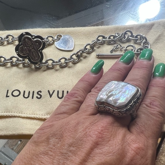 .925. Sterling Silver ring with large Mother of Pearl - Picture 7 of 7